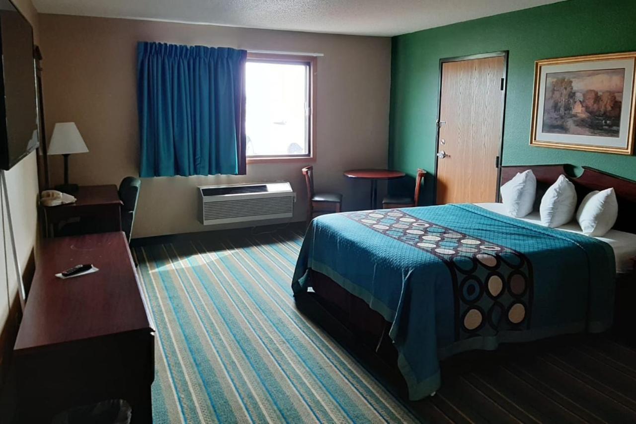 Coratel Inn & Suites By Jasper New Richmond Экстерьер фото